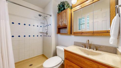 19-Bathroom-10053-N-Chase-St-Westminster-CO-80020