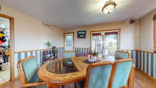 10-Living-room-11083-Highway-14-Ault-CO-80610