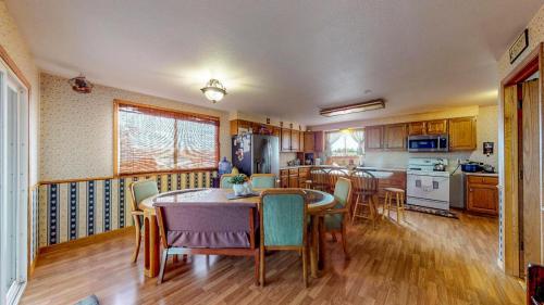 12-Dining-Area-11083-Highway-14-Ault-CO-80610