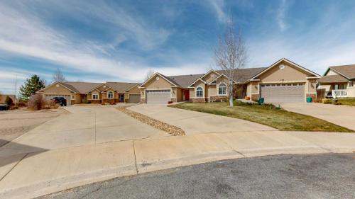 28-front-yard-1120-Cottonwood-Ct-Johnstown-CO-80534