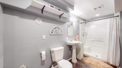 42-Bathroom-1142-52nd-Ave-Ct-Greeley-CO-80634
