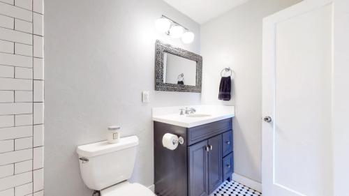 30-Bathroom-1207-Joliet-St-Aurora-CO-80010