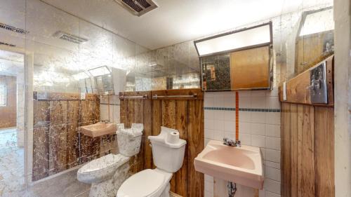 23-Bathroom-1308-S-Pratt-Pkwy-Longmont-CO-80501