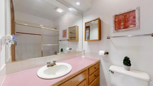 23-Bathroom-1424-16th-Ave-Longmont-CO-80501
