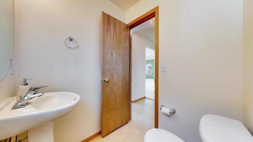 21-Bathroom-1426-Reeves-Dr-Fort-Collins-CO-80526