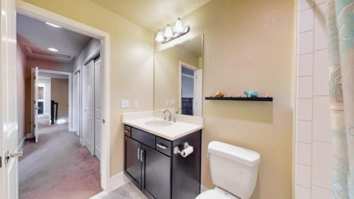 24-bathroom-2-1532-Vrain-St-Denver-CO-80204