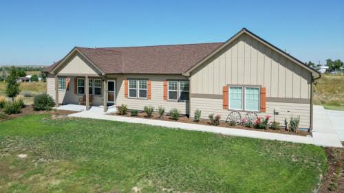03-Front-yard-153-W-6th-Pl-Byers-CO-80103-USA