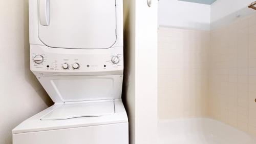 26-Laundry-1601-W-Swallow-Rd-9E-Fort-Collins-CO-80526