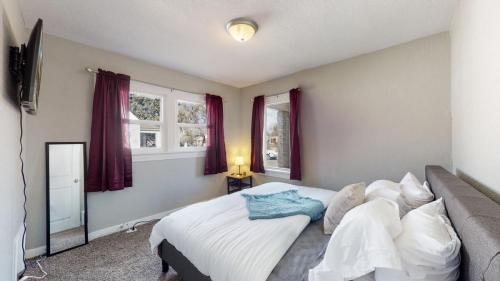 11-Bedroom-1621-Trenton-St-Denver-CO-80220