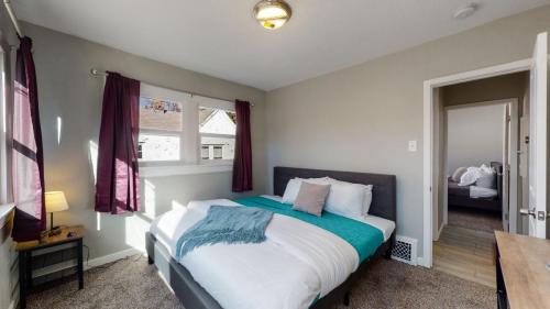 18-Bedroom-1621-Trenton-St-Denver-CO-80220
