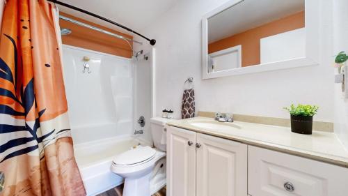 20-Bathroom-1743-Quail-St-Lakewood-CO-80215
