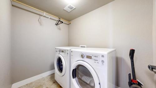 25-Laundry-1802-Deep-Woods-Ln-Fort-Collins-CO-8052