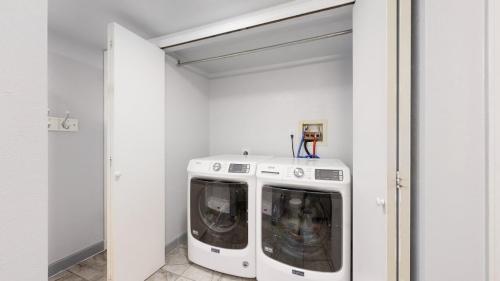 28-Laundry-18221-E-Crestline-Cir-Centennial-CO-800515
