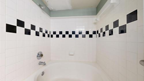 14-Bathroom-1835-Spaulding-Cir-Louisville-CO-80027