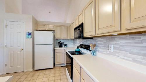17-Kitchen-2112-Wheat-Berry-Ct-Erie-CO-80516