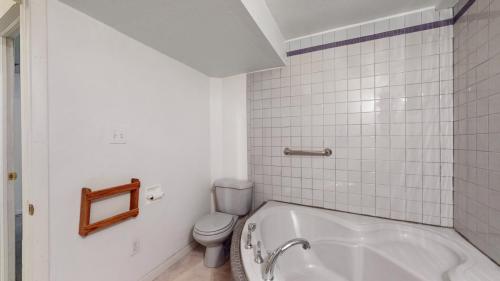 35-Bathroom-2156-Meadow-Ct-Longmont-CO-80501