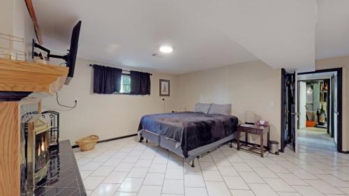 25-Bedroom-2300-Upham-St-Lakewood-CO-80214
