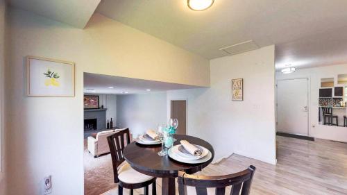 10-Dining-Area-2701-Worthington-Ave-Fort-Collins-CO-80526