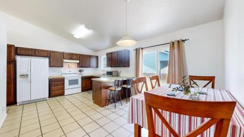 08-Dining-area-280-50th-Ave-Greeley-CO-80634