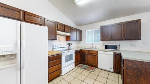 11-Kitchen-280-50th-Ave-Greeley-CO-80634