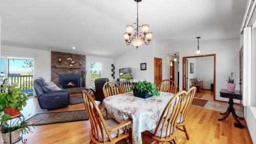 09-Dining-area-2983-Haskell-Ct-Windsor-CO-80137