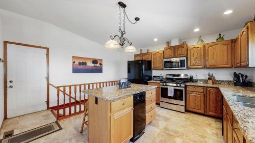16-Kitchen-2983-Haskell-Ct-Windsor-CO-80137