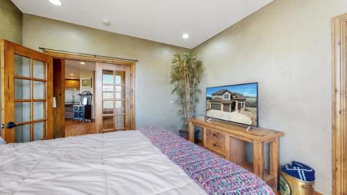 25-Bedroom-301-Allis-Ranch-Rd-Sedalia-CO-80135
