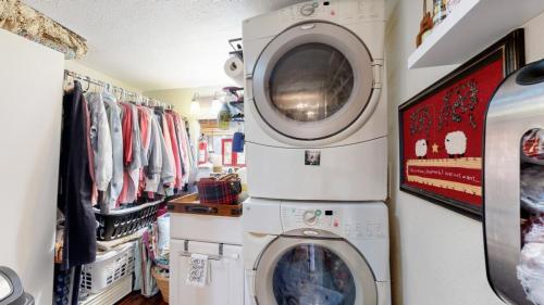 33-Laundry-305-W-South-1st-St-Johnstown-CO-80534