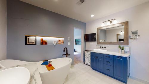 32-Bathroom-3-319-N-Whitcomb-St-Fort-Collins-CO-80521