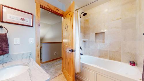 38-Bathroom-4-319-N-Whitcomb-St-Fort-Collins-CO-80521