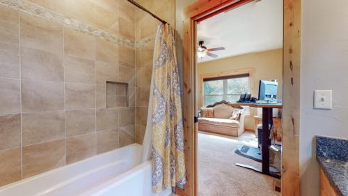 46-Bathroom-5-319-N-Whitcomb-St-Fort-Collins-CO-80521