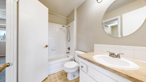 18-Bathroom-325-Quebec-Ave-Longmont-CO-80501