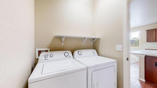 22-Laundry-3690-Torch-Lily-St-Wellington-CO-80549