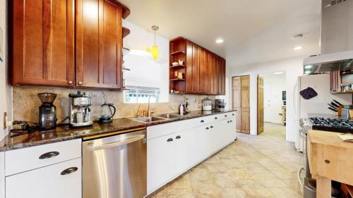 10-Kitchen-390-Brentwood-St-Lakewood-CO-80226
