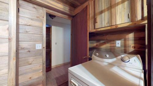 53-Laundry-room-3967-N-Co-Rd-73C-Red-Feather-Lakes-CO-80545