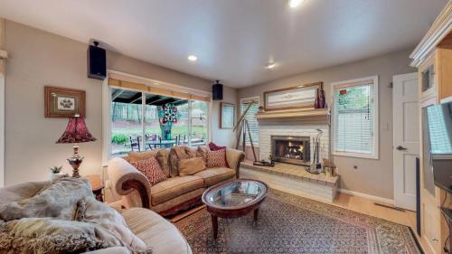 06-Family-room-401-Skysail-Ln-Fort-Collins-CO-80525