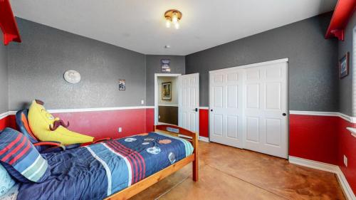 41-Bedroom-4095-Cheyenne-Dr-Larkspur-CO-80118