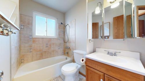 21-Bathroom-412-Colorado-Ave-Berthoud-CO-80513