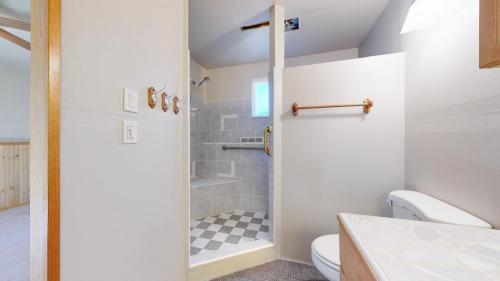 30-Bathroom-412-Colorado-Ave-Berthoud-CO-80513