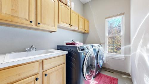 40-Laundry-425-Brendon-Ct-Castle-Pines-CO-80108