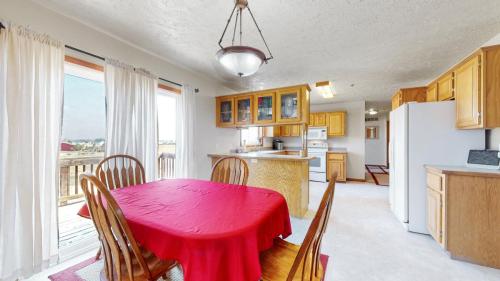 10-Dining-area-4300-Falcon-Dr-Fort-Lupton-CO-80621