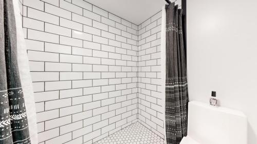 27-Bathroom-2-4458-Sentinel-Rock-Larkspur-CO-80118