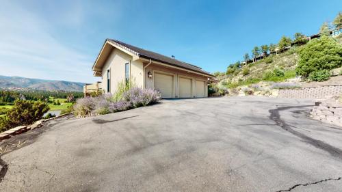 88-Front-yard-5133-Echo-Valley-Rd-Larskpur-CO-80118
