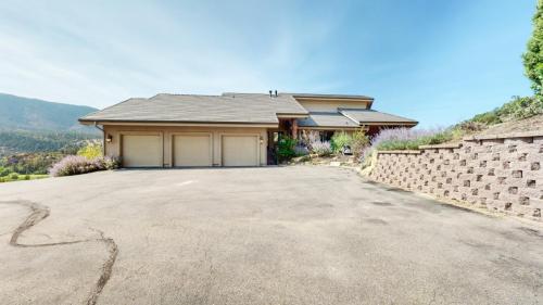 89-Front-yard-5133-Echo-Valley-Rd-Larskpur-CO-80118