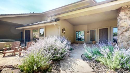 90-Front-yard-5133-Echo-Valley-Rd-Larskpur-CO-80118