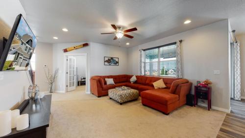 05-Living-area-5144-Chantry-Dr-Windsor-CO-80550