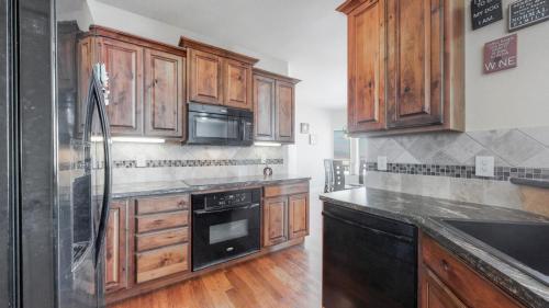 15-Kitchen-5608-Country-Club-Dr-Larkspur-CO-80118