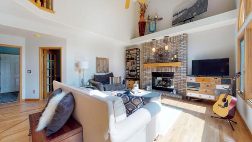 04-Living-room-5618-Red-Willow-Ct-Fort-Collins-CO-80528