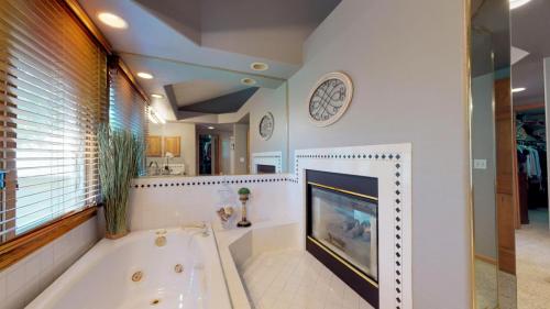 40-Bahtroom-1-5618-Red-Willow-Ct-Fort-Collins-CO-80528