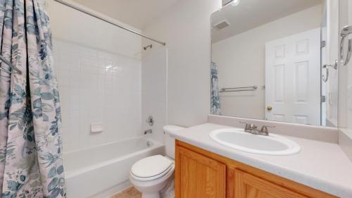 17-Bathroom-5653-S-Yakima-St-Aurora-CO-80015